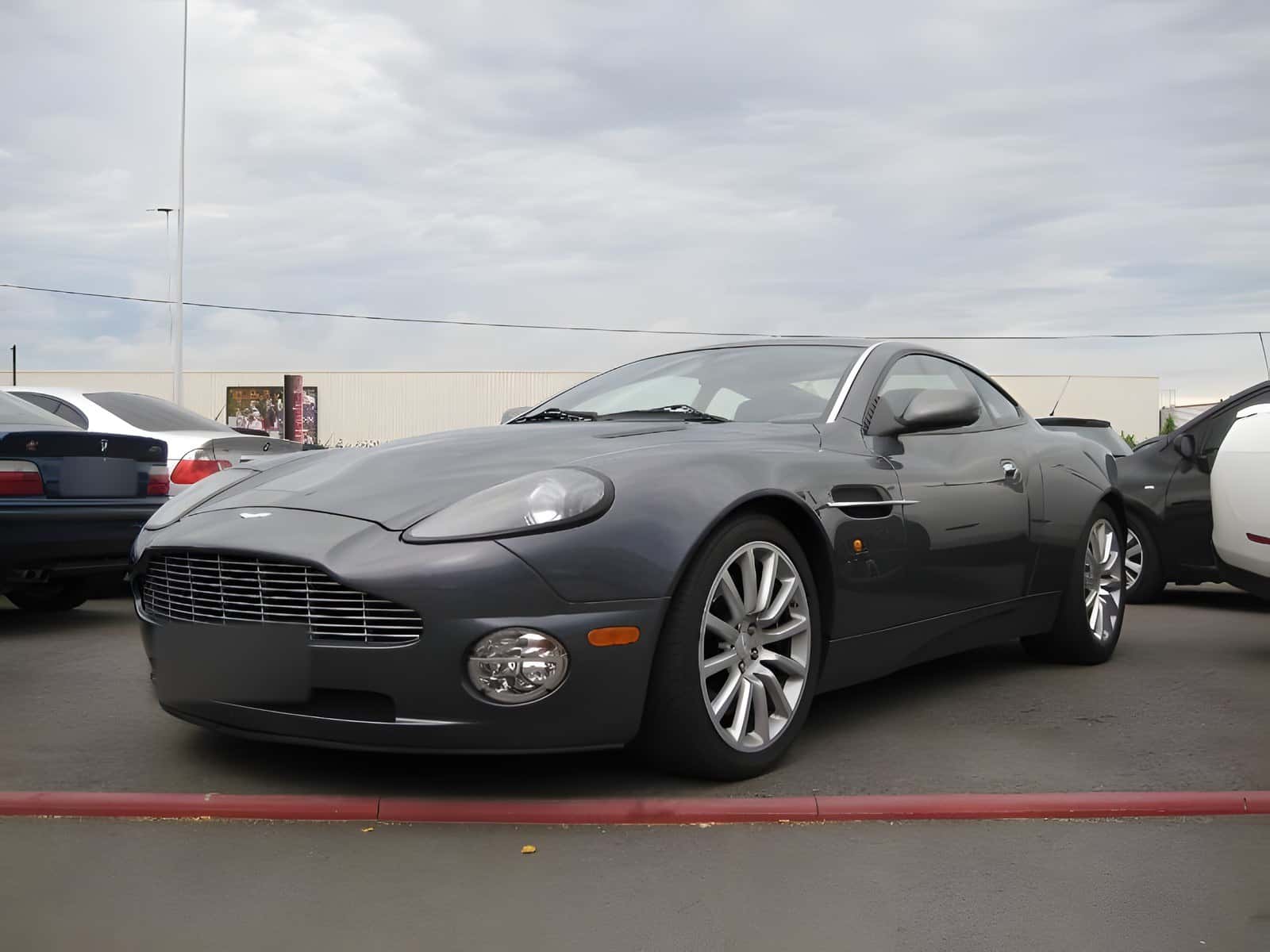 Aston Martin Vanquish V12 (Vanquish ou Vanquish S)